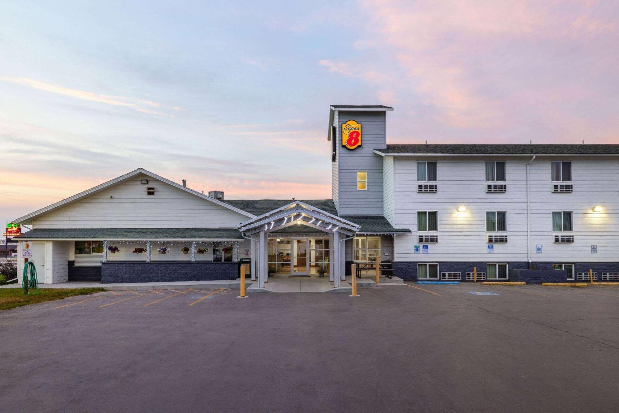 Super 8 By Wyndham Belgrade/Bozeman Airport Motel Exterior foto